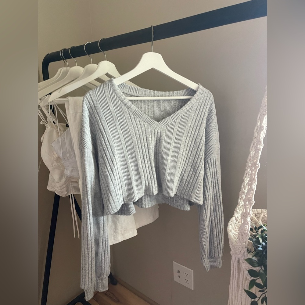Grey cropped sweater